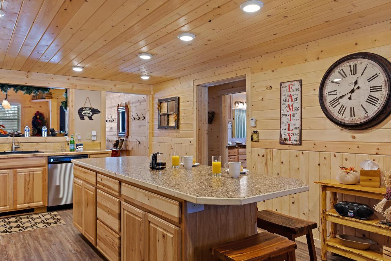 Huckleberry Hollow By Kabino Hot Tub Firepit Ps2 Satellite Grill Wifi Golf Course Island Park Luaran gambar